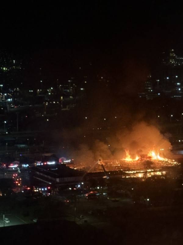 부산 동구 범일동 주한미군 기지인 55보급창에서 화재가 발생해 소방이 대응 2단계를 발령해 진압에 나섰다. 독자제공