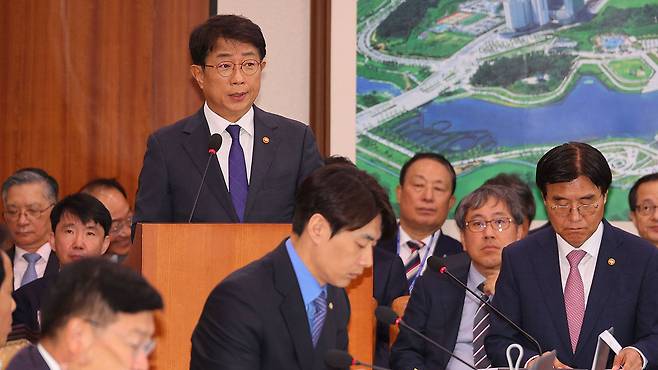 박상우 국토교통부 장관이 24일 국토교통위원회 국정감사에서 발언하고 있다 [자료사진제공:연합뉴스]