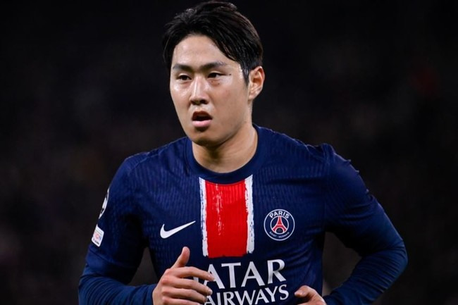 사진=PSG/PSG의 주장 마르퀴뇨스는 이번 경기에 문제점을 지적했다. 마르퀴뇨스는 "지난 시즌에는 킬리안 음바페라는 훌륭한 9번이 있었다. 그런 선수가 떠나면 그런 선수에 집중한다. 지금은 경기 방식이 달라졌다. 골을 넣는 것이 중요하다. 우리 팀에는 골을 넣을 수 있는 훌륭한 선수들이 있다. 그 능력을 보여줬다. 하지만 이번 경기에서는 골대 앞에서 침착함이 조금 부족했다. 훈련에서 그 부분을 보완해야 한다"라고 이야기했다.