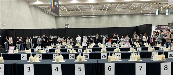 19일 경기 수원컨벤션센터에서 열린 ‘찐막 페스티벌’ 행사인 2024 대한민국 막걸리 품평회 모습. 한국술산업연구소