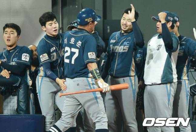 선수 시절의 이호준 NC 감독(왼쪽 3번째)과 박민우(왼쪽 2번째).