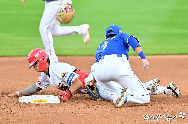 KIA는 25일 삼성라이온즈파크에서 열릴 '2024 신한 SOL Bank KBO 포스트시즌' 삼성과 한국시리즈(7전 4승제) 3차전을 앞두고 뛰는 야구를 앞세워 상대 에이스 레예스를 흔들어보려고 한다. 엑스포츠뉴스 DB