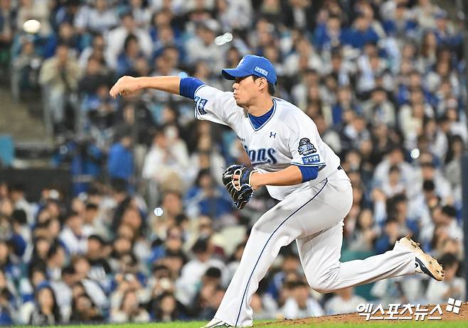 삼성 라이온즈 우완 김재윤이 25일 대구 삼성라이온즈파크에서 열린 KIA와의 2024 신한 SOL Bank KBO 한국시리즈 3차전에서 세이브를 기록하고 팀 승리를 지켜냈다. 사진 김한준 기자