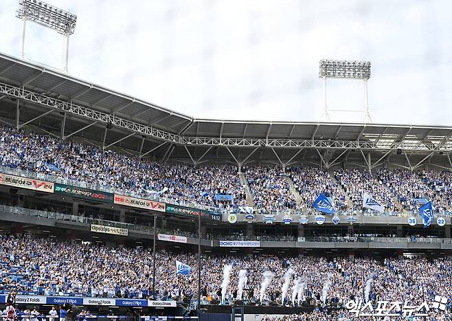 26일 오후 대구삼성라이온즈파크에서 열리는 '2024 신한 SOL Bank KBO 한국시리즈' KIA 타이거즈와 삼성 라이온즈의 4차전 경기, 입장권 2만3550석이 모두 판매됐다. 엑스포츠뉴스 DB