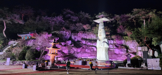 천년의 역사를 간직한 관촉사 은진미륵 전경. 정종만 기자