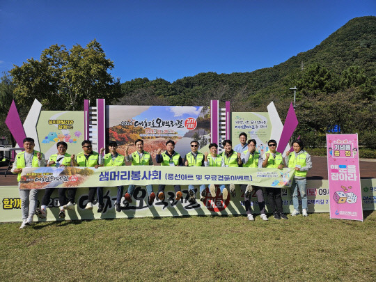 샘머리봉사회는 26일 2024 대청호오리백길 걷기축제에서 풍선아트 및 경품이벤트 등 이색 봉사를 실천했다. 샘머리봉사회 제공