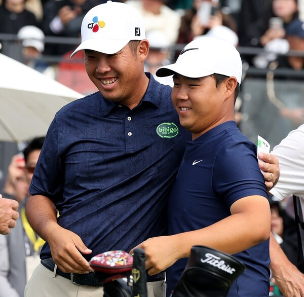 한국프로골프(KPGA) 투어와 DP월드투어가 공동 주관하는 2024년 제네시스 챔피언십에서 김주형 프로와 연장전 끝에 우승을 차지한 안병훈 프로. 사진제공=KPGA