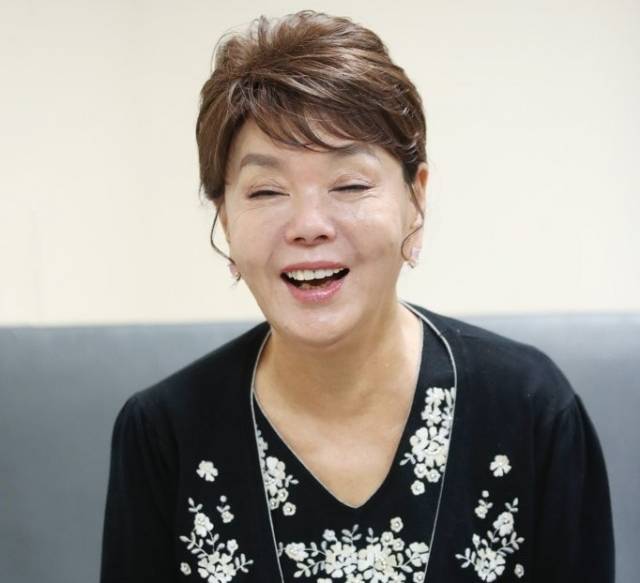 배우 김수미 푸른나무교회 집사가 지난 25일 75세 일기로 별세했다. 사진은 김 집사가 웃고 있는 모습. 연합뉴스