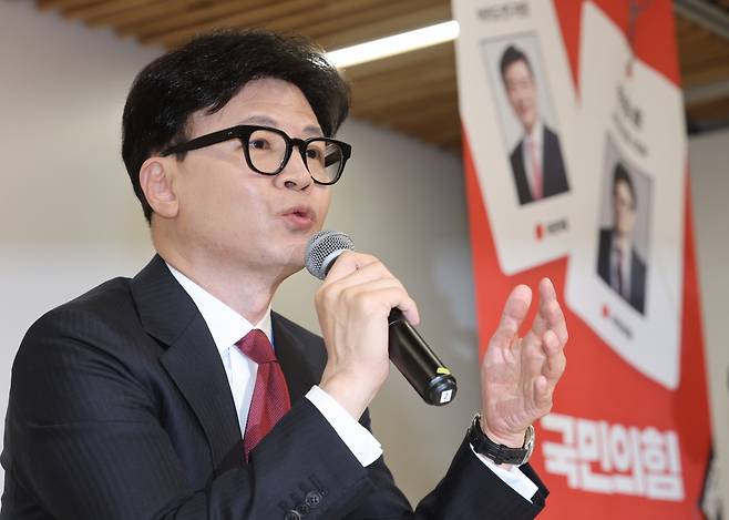 한동훈 국민의힘 대표가 27일 오후 서울 성동구 성수동 인근에서 열린 '역면접x국민의힘, 2030이 묻고 정당이 답하다' 행사에서 발언하고 있다. [연합]