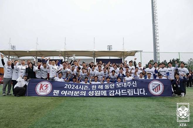 [서울=뉴시스] 2024시즌 K3리그에서 우승한 시흥시민축구단. (사진=대한축구협회 제공) *재판매 및 DB 금지