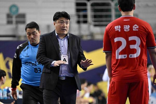 핸드볼 H리그 하남시청 백원철 감독. 사진┃한국핸드볼연맹