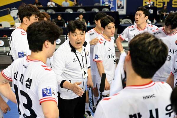 핸드볼 H리그 하남시청 백원철 감독. 사진┃한국핸드볼연맹