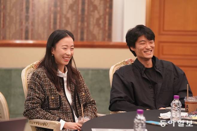 국립발레단 ‘라 바야데르’로 14년 만에 호흡을 맞추는 프랑스 파리오페라발레단의 에투알 박세은(왼쪽 사진 왼쪽)과 러시아 마린스키발레단 수석무용수 김기민. 두 사람은 각각 고대 인도의 무희 니키야와 전사 솔로르 역을 맡아 이들의 비극적 사랑을 춤으로 풀어낸다. 국립발레단 제공.