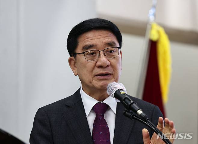 [서울=뉴시스] 김금보 기자 = 문헌일 구로구청장이 지난 4월30일 오후 서울 구로구 성공회대학교에서 열린 '성공회대학교 개교 110주년 기념식'에서 축사를 하고 있다. 2024.04.30. kgb@newsis.com