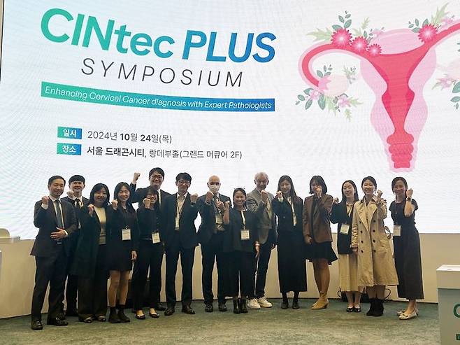 [서울=뉴사스] 28일 한국로슈진단은 산부인과 병리 의료진을 대상으로 'CINtec PLUS(신텍 플러스) 심포지엄'을 개최했다고 밝혔다. (사진=한국로슈진단 제공) 2024.10.28. photo@newsis.com *재판매 및 DB 금지