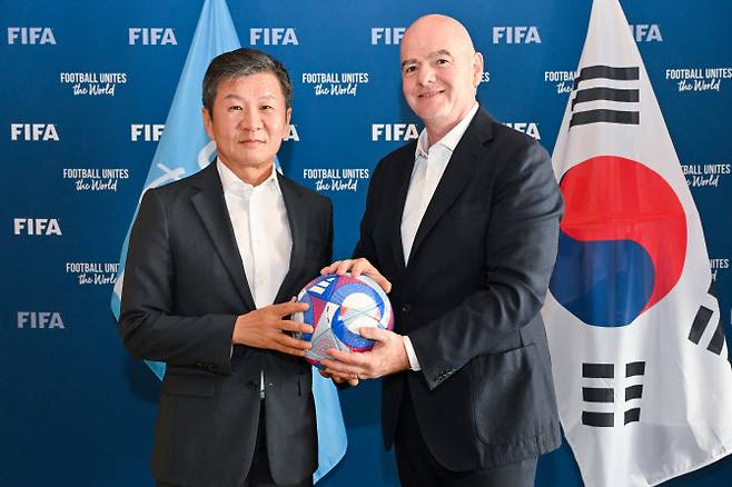 정몽규 대한축구협회장과 인판티노 FIFA 회장. 사진=FIFA