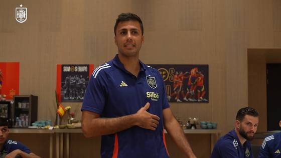 Manchester City midfielder Rodri wins the Ballon d’Or. [ONE FOOTBALL]