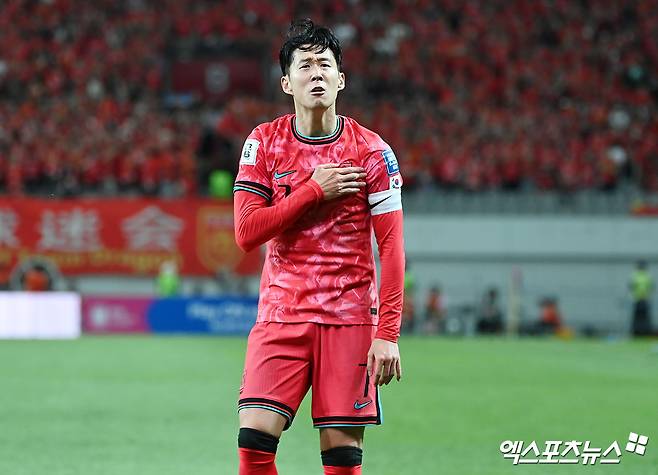 대한민국 캡틴 손흥민(토트넘 홋스퍼)이 아시아축구연맹(AFC) 올해의 국제 선수상을 수상했다. 박윤정 20세 이하(U-20) 대표팀 감독도 올해의 여자 감독상을 받았다. 케이시 유진 페어와 배준호는 올해의 유스 선수에 뽑히지 못했다. 생애 첫 올해의 선수상을 노렸던 설영우(츠르베나 즈베즈다)와 올해의 여자 선수 후보에 올랐던 김혜리(인천현대제철) 역시 쓴잔을 마셨다. 엑스포츠뉴스DB