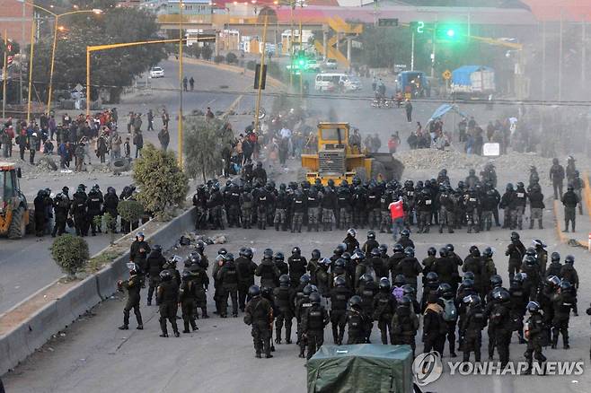 격화하는 볼리비아 모랄레스 지지자 시위 [코차밤바 AFP=연합뉴스. 재판매 및 DB 금지]