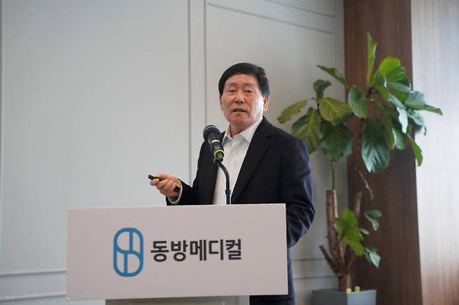 김근식 동방메디컬 대표는 30일 서울 여의도에서 열린 기자간담회에서 회사의 경영전략과 방향을 설명하고 있다. (사진=동방메디컬)