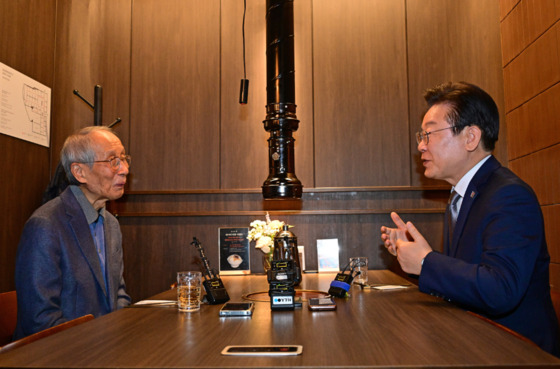 윤여준 전 환경부 장관과 만난 이재명 더불어민주당 대표(오늘)〈사진=연합뉴스〉