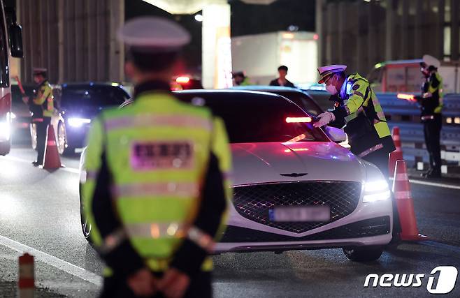 경찰 음주단속. (사진은 기사 내용과 무관함) / 뉴스1 ⓒ News1김성진 기자