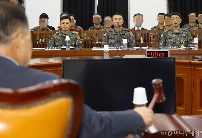 신성범 국회 정보위원장이 30일 오전 서울 여의도 국회에서 정보위원회의 국방정보본부 국정감사에서 의사봉을 두드리고 있다. / 사진=뉴시스