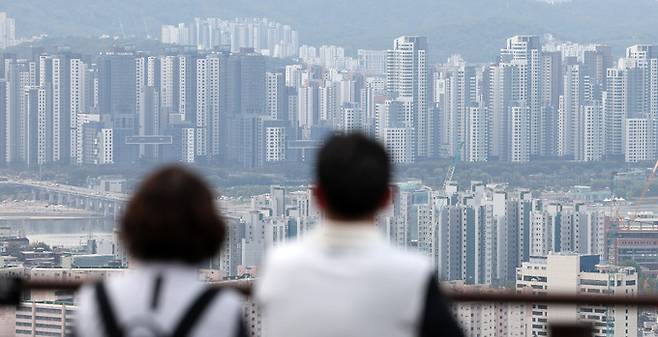 서울 용산구 남산에서 바라본 서울 아파트 모습. 뉴시스