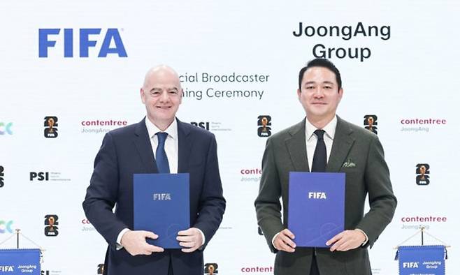 잔니 인판티노(왼쪽) FIFA 회장과 홍정도 중앙그룹 부회장. 중앙그룹 제공