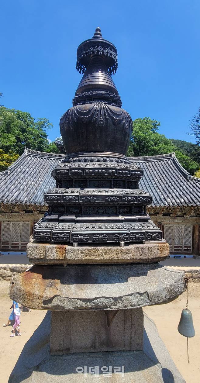 국가지정문화유산 국보로 승격 지정 예고된 ‘공주 마곡사 오층석탑’ 상륜부의 금동보탑. (사진=국가유산청)