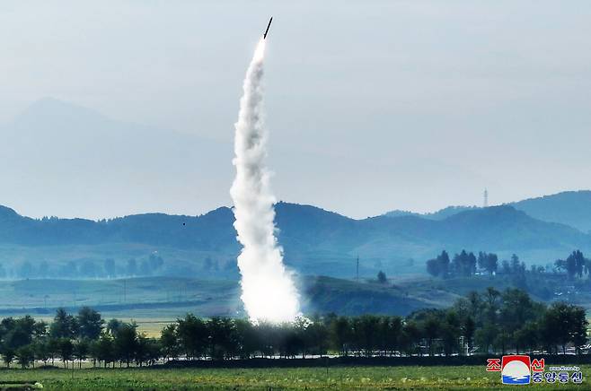 지난 9월19일 북한이 고중량 재래식 탄두를 장착한 신형 단거리탄도미사일(SRBM) 시험발사에 성공했다고 밝혔다. /연합뉴스