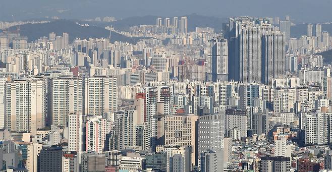 서울 남산에서 바라본 아파트 단지 모습. /뉴스1