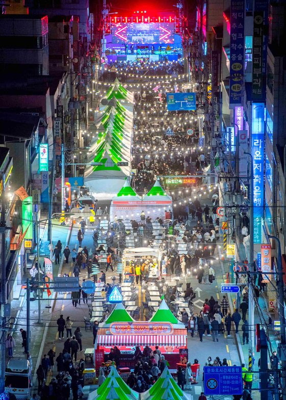 지난해 구미라면축제 축제장을 찾은 방문객들의 모습. 사진= 구미시 제공