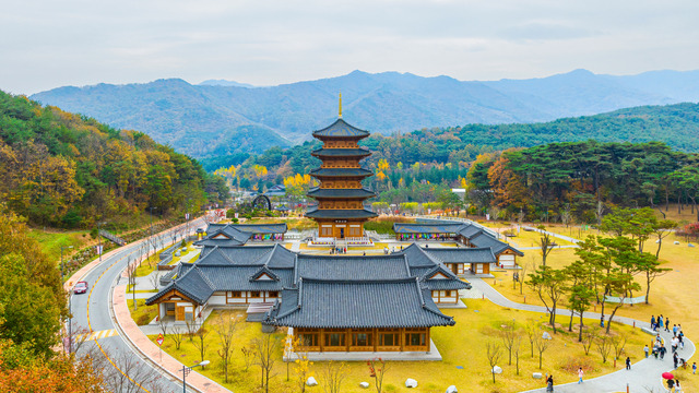 문화체육관광부와 한국관광공사가 주관하는 ‘2025년도 열린관광지 공모 사업’에 선정된 김천 사명대사공원.   경북도 제공