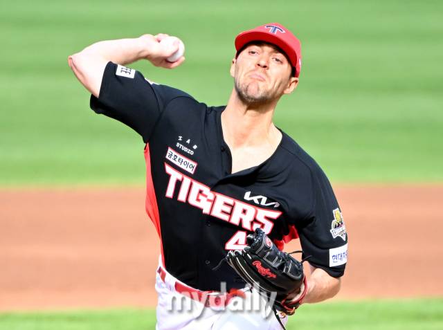 26일 오후 대구광역시 연호동 대구삼성라이온즈파크 에서 진행된 '2024 프로야구 KBO리그 포스트시즌' 한국시리즈 4차전 삼성라이온즈와 KIA타이거즈의 경기. 기아 네일이 선발등판해 역투하고 있다./대구=송일섭 기자 andlyu@mydaily.co.kr