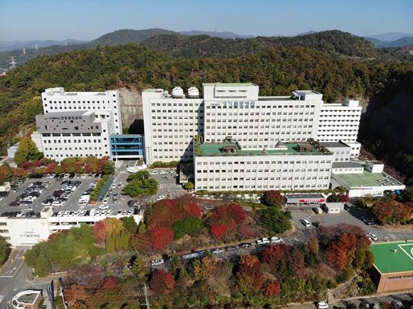 순천시와 광양시 중간에 자리한 성가롤로병원 전경.