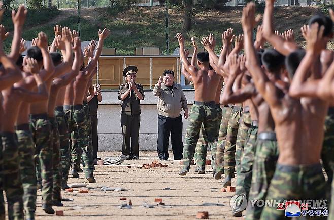 김정은, 특수작전무력 훈련기지 시찰 (평양 조선중앙통신=연합뉴스) 김정은 북한 국무위원장이 지난 11일 인민군 특수작전무력 훈련기지를 시찰했다고 조선중앙통신이 13일 보도했다.2024.9.13 
    [국내에서만 사용가능. 재배포 금지. For Use Only in the Republic of Korea. No Redistribution] nkphoto@yna.co.kr