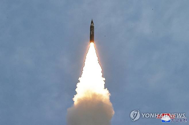 합참 "북, 동해상으로 미상 탄도미사일 발사" [연합뉴스 자료사진. 국내에서만 사용가능. 재배포 금지. For Use Only in the Republic of Korea. No Redistribution]