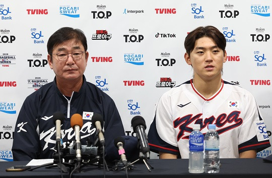 2024 WBSC 프리미어12 한국 야구대표팀이 1일 서울 구로구 고척스카이돔에서 쿠바와의 1차 평가전에 앞서 인터뷰를 하고 있다. (출처 뉴시스)