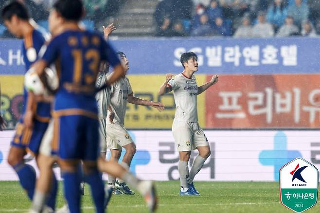 이상헌(강원)이 득점 후 포효하고 있. 사진=한국프로축구연맹