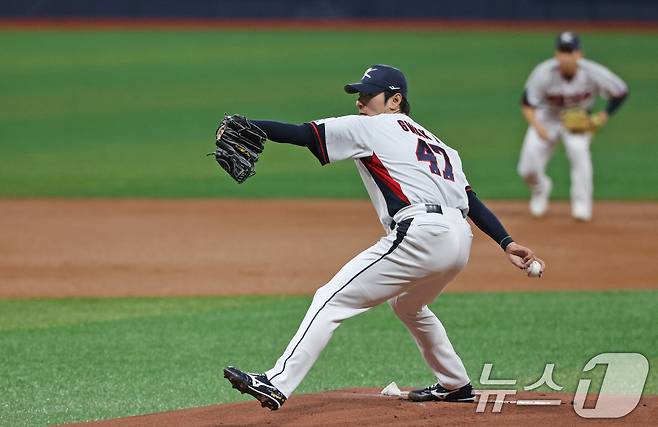 1일 오후 서울 구로구 고척스카이돔에서 열린 '2024 K-BASEBALL SERIES' 대한민국 야구 대표팀과 쿠바 대표팀의 평가전 1회초 선발투수 곽빈이 역투하고 있다. 2024.11.1/뉴스1 ⓒ News1 장수영 기자