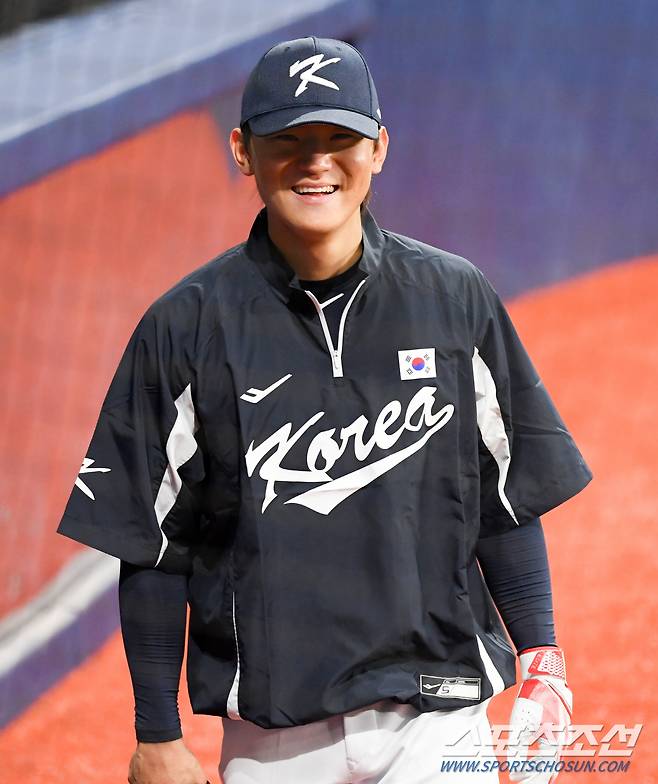 2024 WBSC 프리미어12 대한민국 야구 대표팀과 쿠바 대표팀의 평가전이 1일 서울 고척스카이돔에서 열렸다. 김도영이 타격 훈련을 하고 있다. 고척=박재만 기자 pjm@sportschosun.com/2024.11.01/