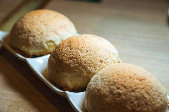 ‘팀호완’의 차씨우바오. 겉을 바삭하게 굽는 것이 특징이다. 권혁재 사진전문기자