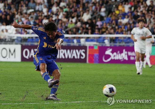 고승범 '슛' (울산=연합뉴스) 김용태 기자 = 9월 18일 울산 문수축구경기장에서 열린 아시아축구연맹(AFC) 챔피언스리그(ACL) 엘리트(ACLE) 울산 HD와 일본 가와사키 프론탈레의 경기에서 울산 고승범이 슛하고 있다. 2024.9.18 yongtae@yna.co.kr