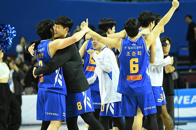 삼성이 소노를 꺾고 7경기 만에 시즌 첫 승을 거뒀다.(KBL 제공)