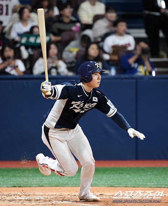 2024 WBSC 프리미어12 대한민국 야구 대표팀과 쿠바 대표팀의 평가전이 2일 서울 고척스카이돔에서 열렸다. 4회초 무사 1루 박성한이 적시타를 날리고 있다. 고척=박재만 기자 pjm@sportschosun.com/2024.11.02/