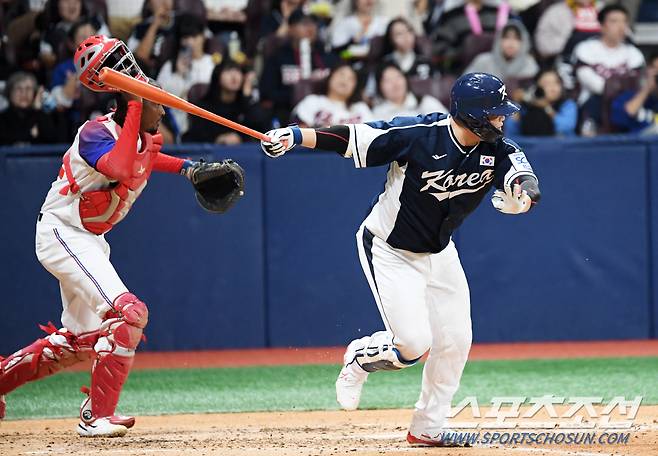 2024 WBSC 프리미어12 대한민국 야구 대표팀과 쿠바 대표팀의 평가전이 2일 서울 고척스카이돔에서 열렸다. 한준수가 타격을 하고 있다. 고척=박재만 기자 pjm@sportschosun.com/2024.11.02/