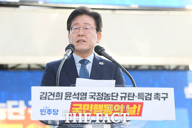 이 대표는 "가녀린 촛불로 부정한 권력을 무릎 꿇렸을 때 우리는 주권자를 배반한 권력, 선출되지 않은 권력자의 국정농단은 이 땅에서 영원히 사라질 줄 알았다"고 말했다. /장윤석 기자