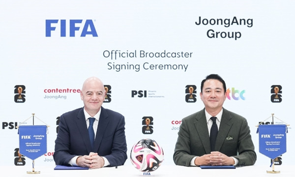 ▲ 잔니 인판티노 FIFA 회장, 홍정도 중앙그룹 부회장. 사진=중앙그룹 제공.