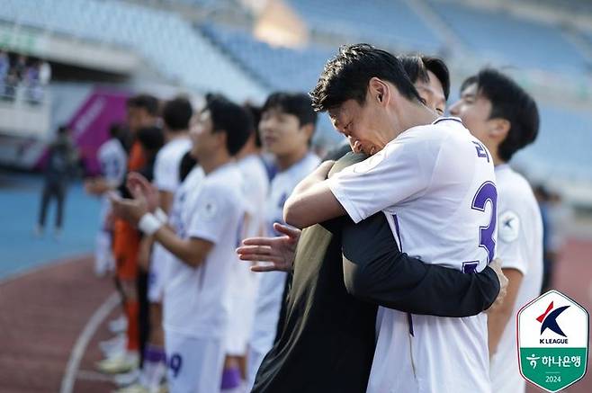 [부천=뉴시스]안양, K리그2 첫 우승. (사진=프로축구연맹 제공)